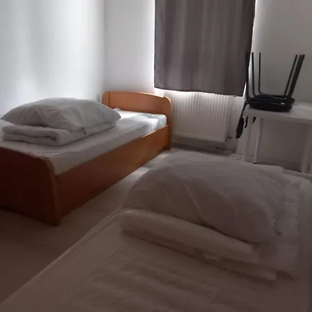 Monteurwohnung Bei Nina Egl Appartement *